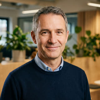 Foto de perfil de James Mitchell, quien figura como Director Ejecutivo en Zorzal Rentivo